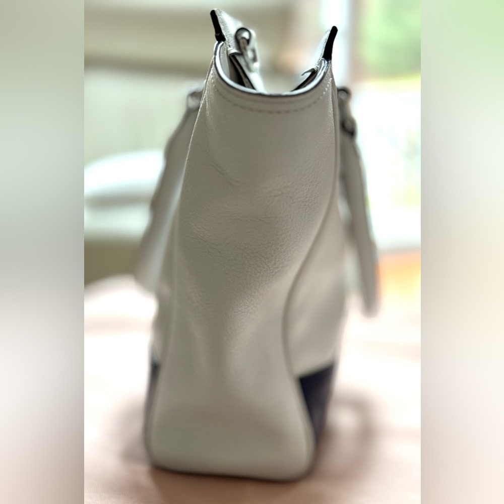 White and navy blue Coach leather bag - Picture 7 of 9